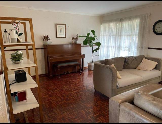 4 BEDROOM HOUSE FOR SALE IN SECUNDA CENTRAL